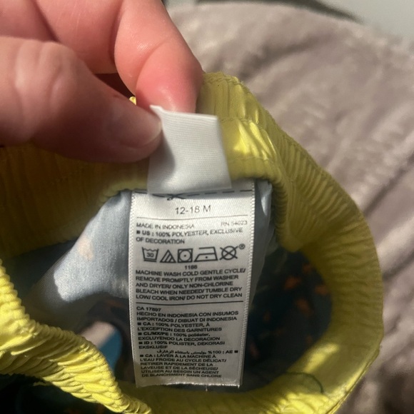 OLD NAVY Boys Rash Guard and Swim Set - Picture 10 of 11